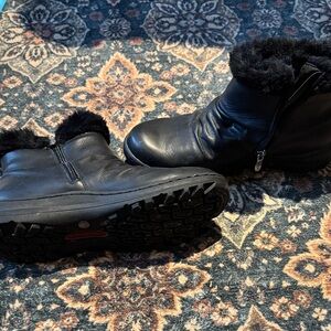 Elegant Black Ankle Boots with Plush Lining